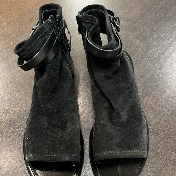 NWT VINCE Suede Gladiator Sandals - Picture 6 of 7